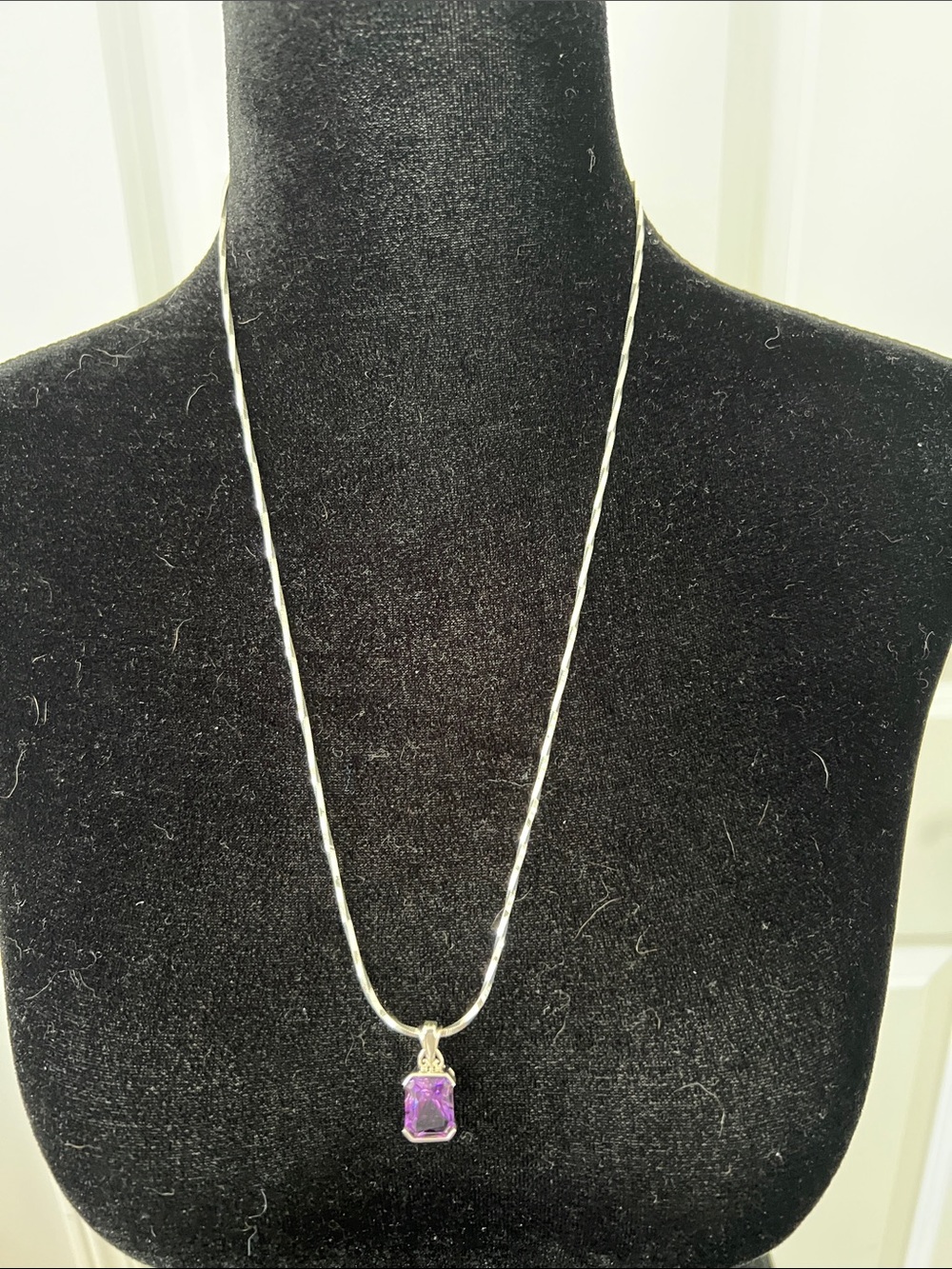 Sterling Silver Swivel Design Necklace w Amethyst Pendant. 22” chain; 1/2” stone